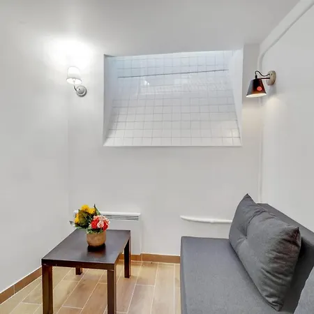 Loft In Heart Of Moulin Rouge Paris